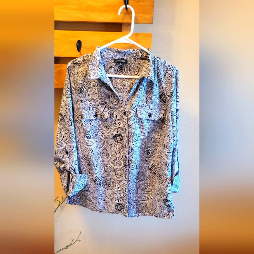 Ladies Medium dressy blouse